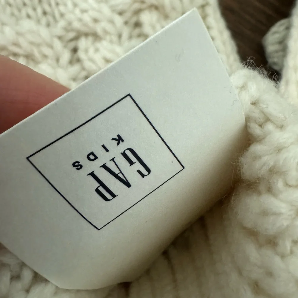 Gap girls gloves  size M